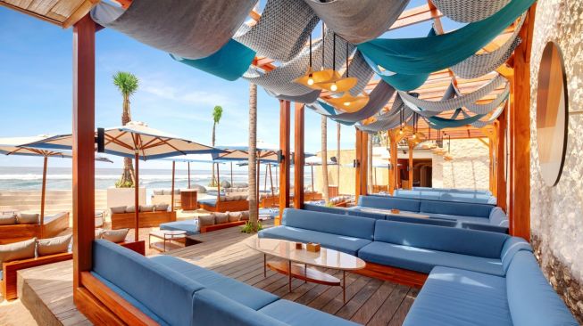 catamaran beach club melasti