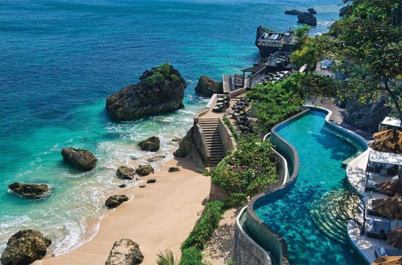 Best Place in Uluwatu Bali – five star resorts, right on the beach